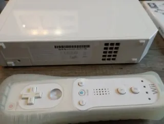 Consola Wii + 5 Juegos + 2 Volantes