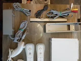 Consola Wii + 5 Juegos + 2 Volantes