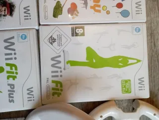 Consola Wii + 5 Juegos + 2 Volantes