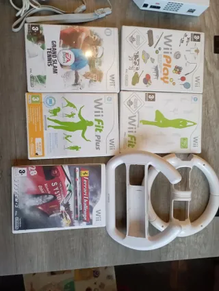 Consola Wii + 5 Juegos + 2 Volantes
