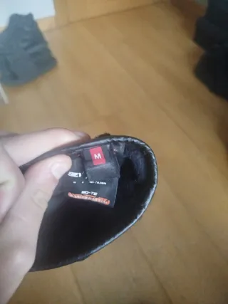 Guantes Moto Talla M con nudillos reforzados.