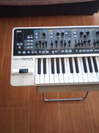 Roland GAIA SH-01 Sintetizador