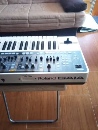 Roland GAIA SH-01 Sintetizador