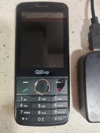 Móvil Qilive Negro con Cargador