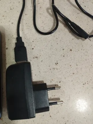 Móvil Qilive Negro con Cargador