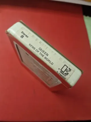 Queen News of The World 8-Track Cartucho