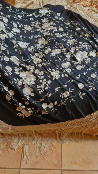 Manton de Manila bordado