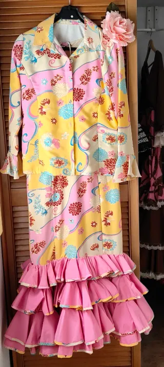 Traje Flamenca Talla 40 Aprox.  y chaqueta