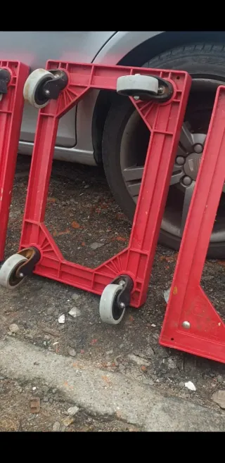 Carros para transportar.