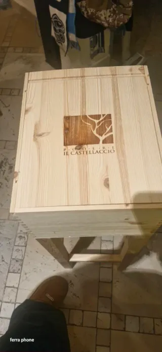 Sgabello porta oggetti/vino in legno