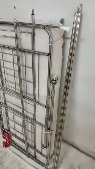 Cuna metálica para niños con colchón y ruedas