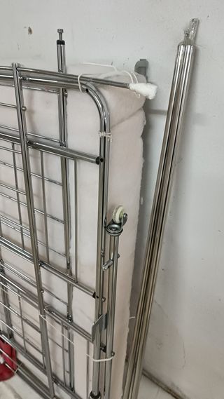 Cuna metálica para niños con colchón y ruedas