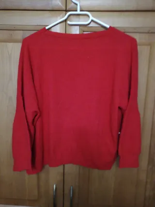 Jersey rojo alegre con perlas