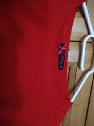 Jersey rojo alegre con perlas