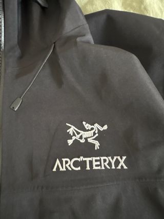Chaqueta Cortavientos Impermeable Arc'teryx Negra.