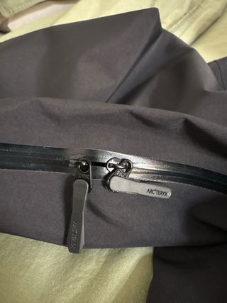 Chaqueta Cortavientos Impermeable Arc'teryx Negra.