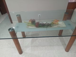 Mesa de comedor de cristal y madera