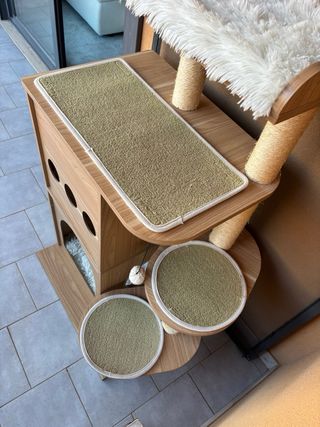 Tiragraffi in legno per gatti a più livelli