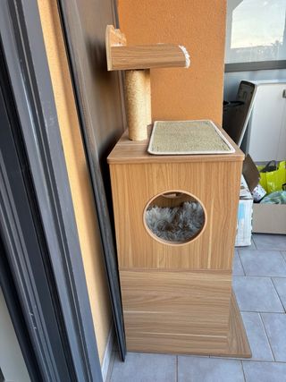 Tiragraffi in legno per gatti a più livelli