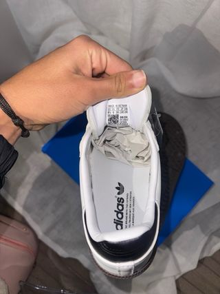 Zapatillas Adidas Blancas y Negras