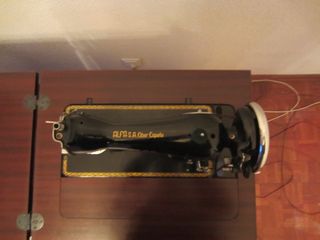 Máquina de coser antigua Alfa