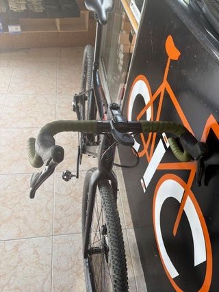 Bicicleta Gravel GT Grade Carbon T-55