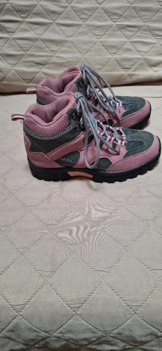 Botas de niña rosas y grises