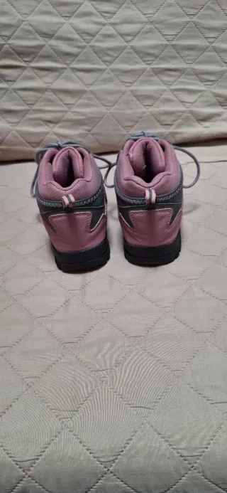 Botas de niña rosas y grises