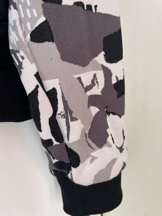 Chaqueta Puma Negra con Estampado