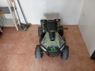 Coche eléctrico infantil tipo quad