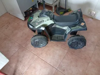 Coche eléctrico infantil tipo quad