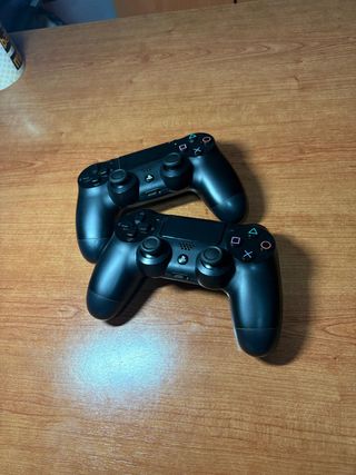 PS4 + 2 Mandos + 3 Juegos