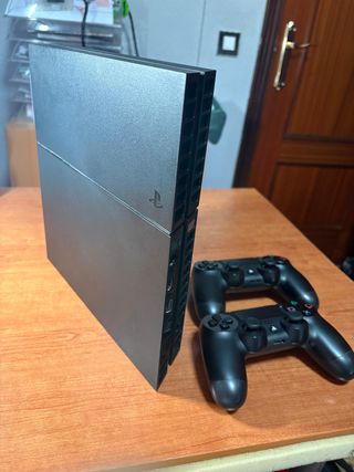 PS4 + 2 Mandos + 3 Juegos
