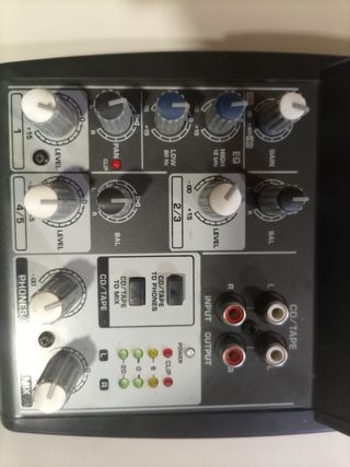 Mesa de mezclas Behringer Xenyx 502