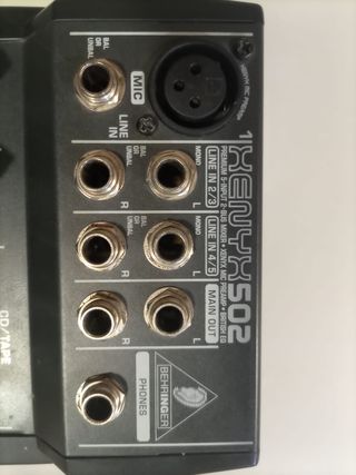 Mesa de mezclas Behringer Xenyx 502