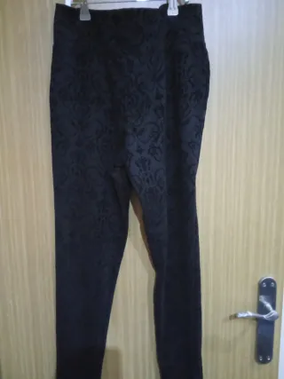 Lote 8: Blusa Naranja y Pantalón Negro Talla L