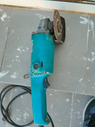 Amoladora Radial Makita 9005B