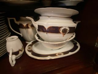 Vajilla de porcelana y cerámica dorada George V