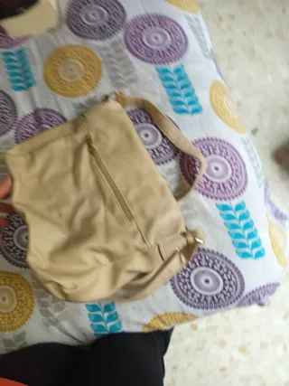 Bolso de hombro beige