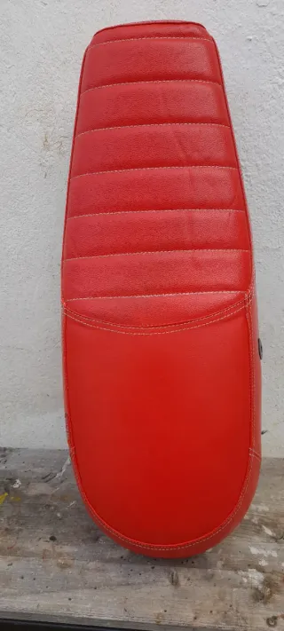Asiento Rojo Royal Enfield