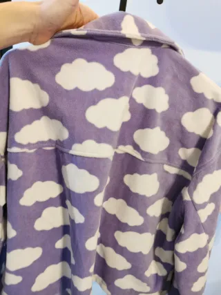 Chaqueta H&M mujer morada nubes