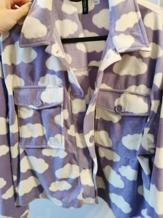 Chaqueta H&M mujer morada nubes