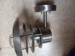 Lámpara de metal y cristal