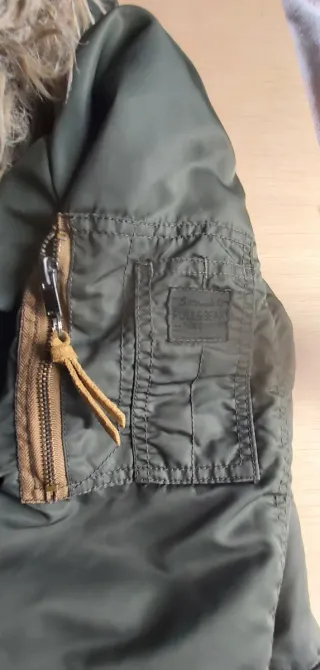 Parka Pull&Bear verde militar con capucha