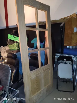 Puerta madera maciza con cristales