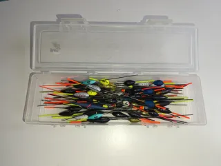 Lote de 64 flotadores de pesca