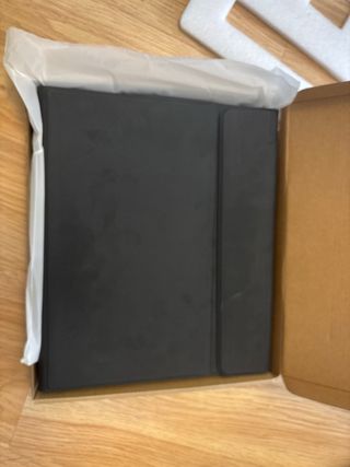 Teclado Inalámbrico Bluetooth y funda  ipad pro13’