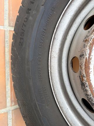 2 pneumatucos + llanta  215/70 R15 C. Autocaravana