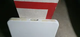 Mesa plegable de resina blanca