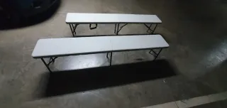 Mesa plegable de resina blanca